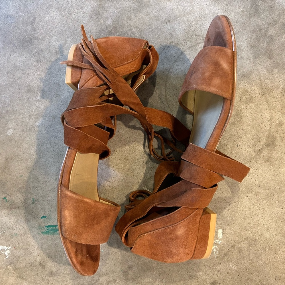 Strap sandals